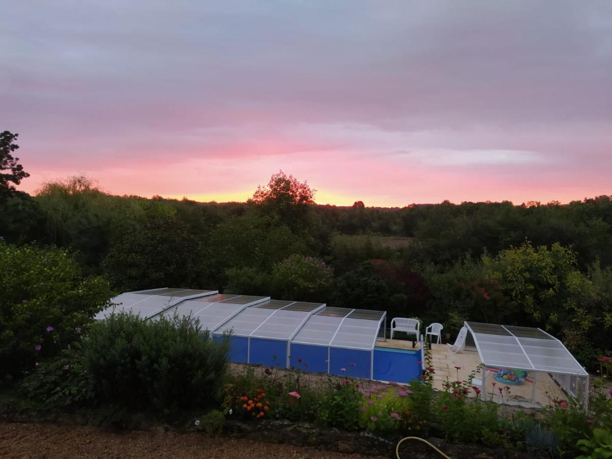 Gite La Pironniere - Piscine, Nature, Au Bord De La Riviere Montreuil-sur-Maine 外观 照片